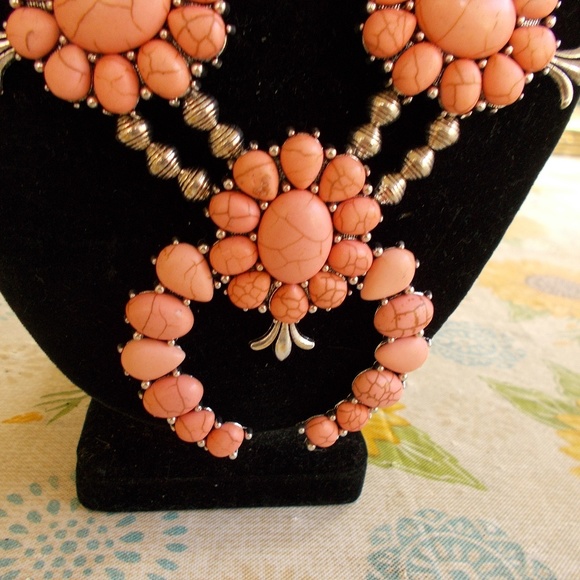 SQUASH BLOSSOM necklace set in coral - Picture 2 of 3